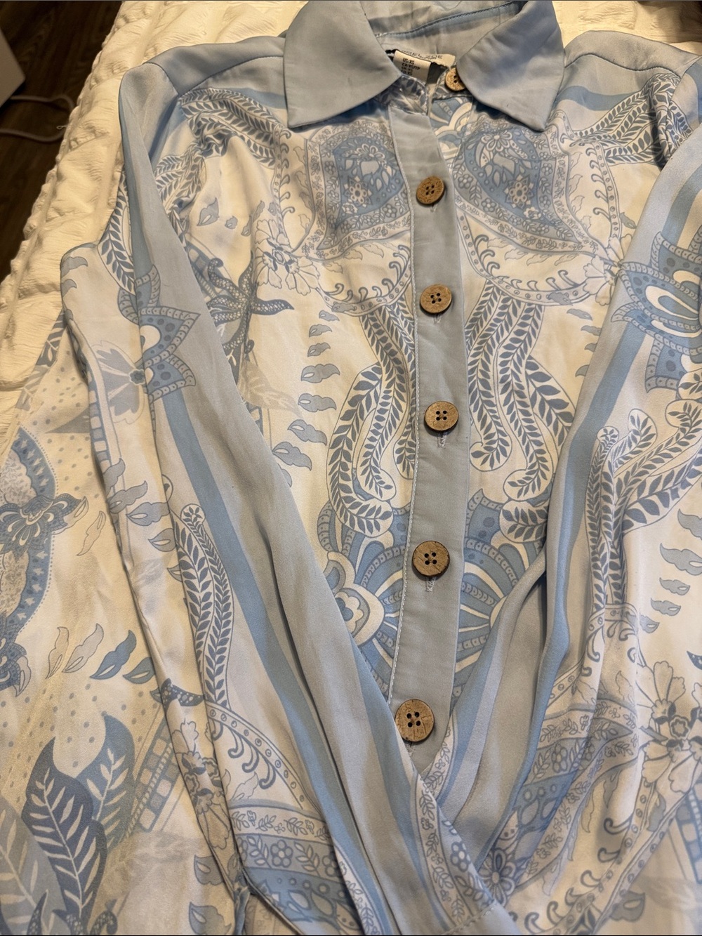 Rachel Zoe Light Blue & White Printed Button-Up Shirt - Picture 4 of 4